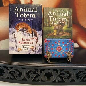 Tarot Animal Totem Tarot by Leeza Robertson